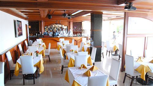 Hotel Century Plaza 3*