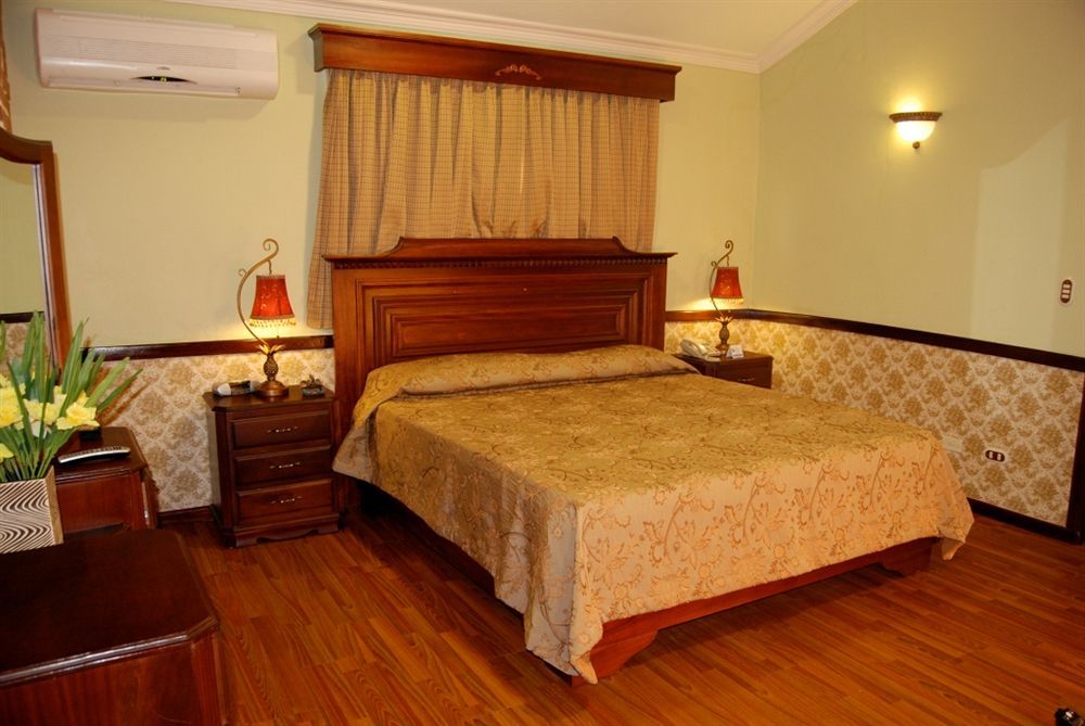 Platino & Casino Hotel 3*