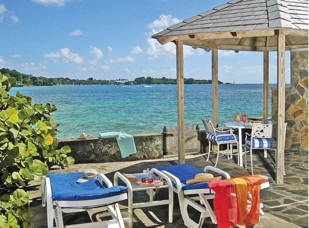 Young Island Resort 3*