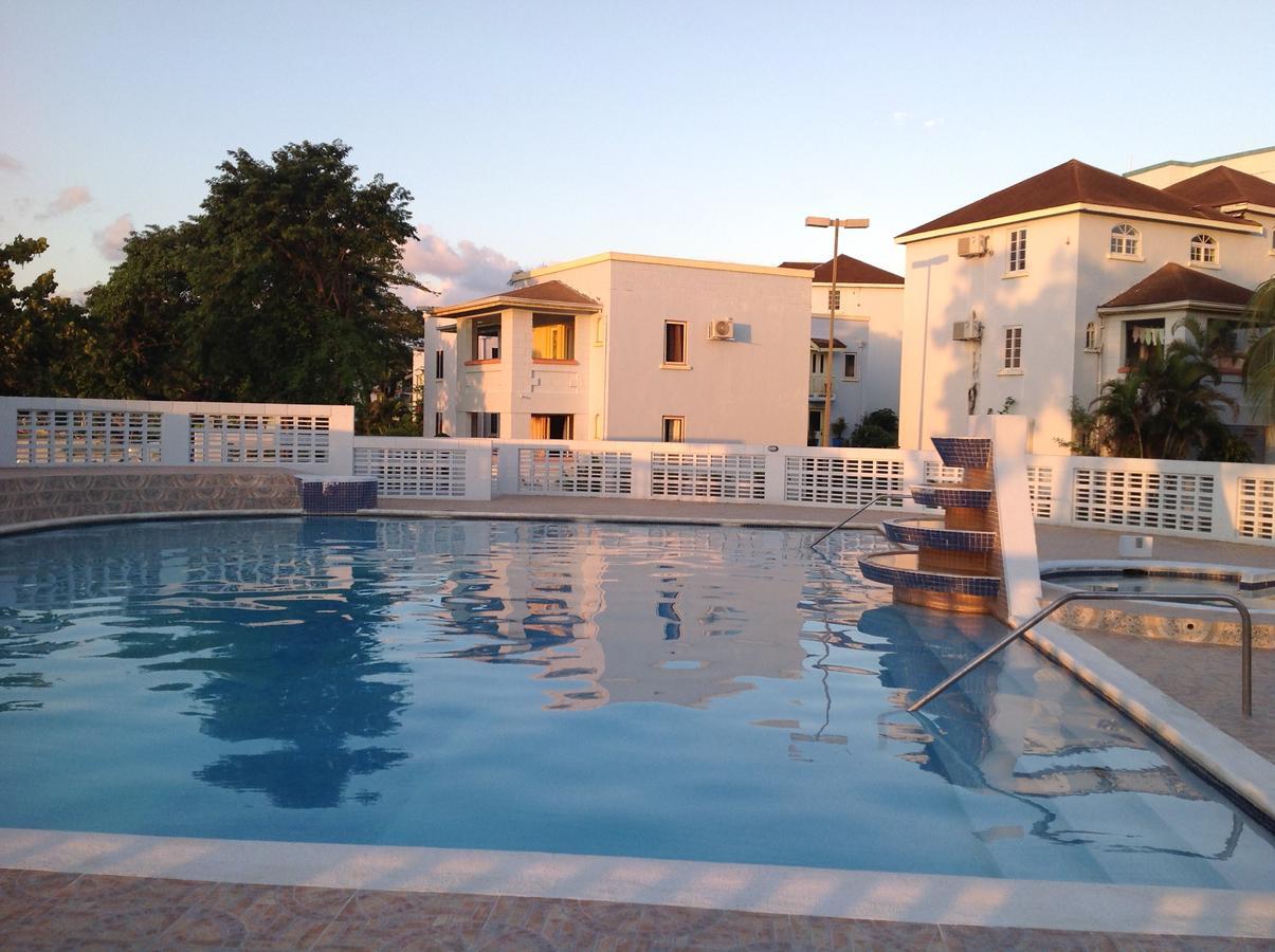 Point Village Campo de férias Negril