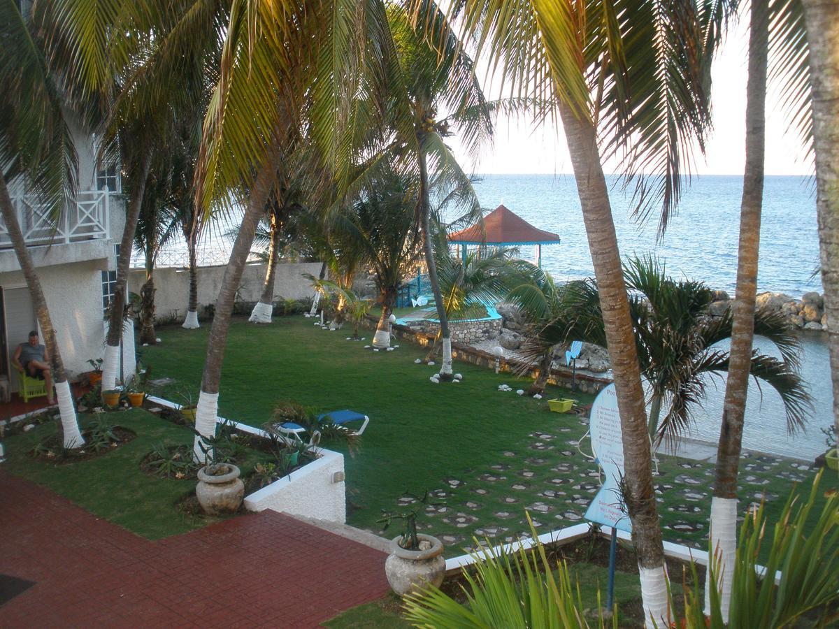 Criss Ocho Rios