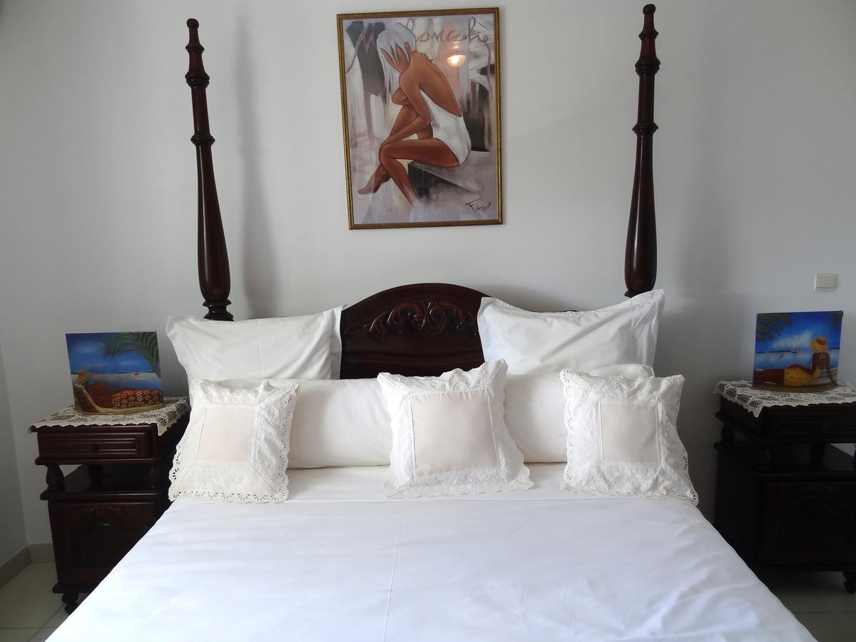6 Suites Piscine Et Plage Pointe Faula *