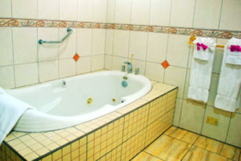 Rovanel's And Conference Centre Hotel Bon Accord Village
