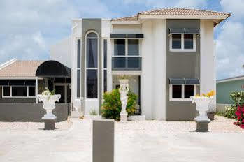 Modern Aruba Hotel 3*