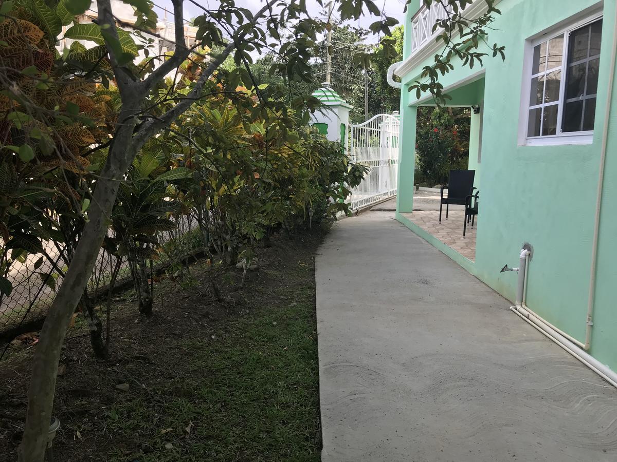Marvey's Place * Castries