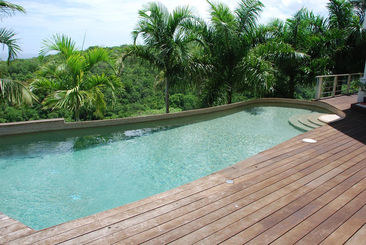 Luxury Sleeps 6, Access, *