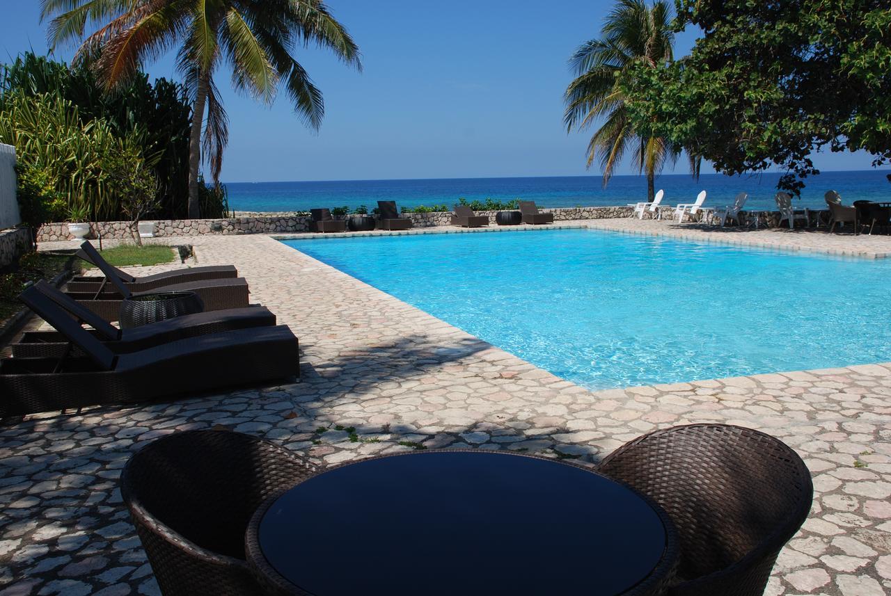Pousada Luxury Sleeps 6, Access, Montego Bay