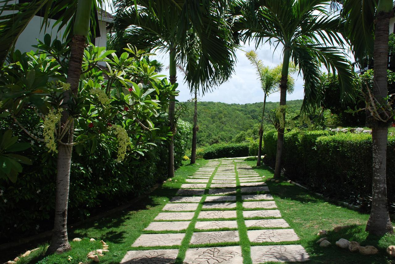 Luxury Sleeps 6, Access, * Montego Bay