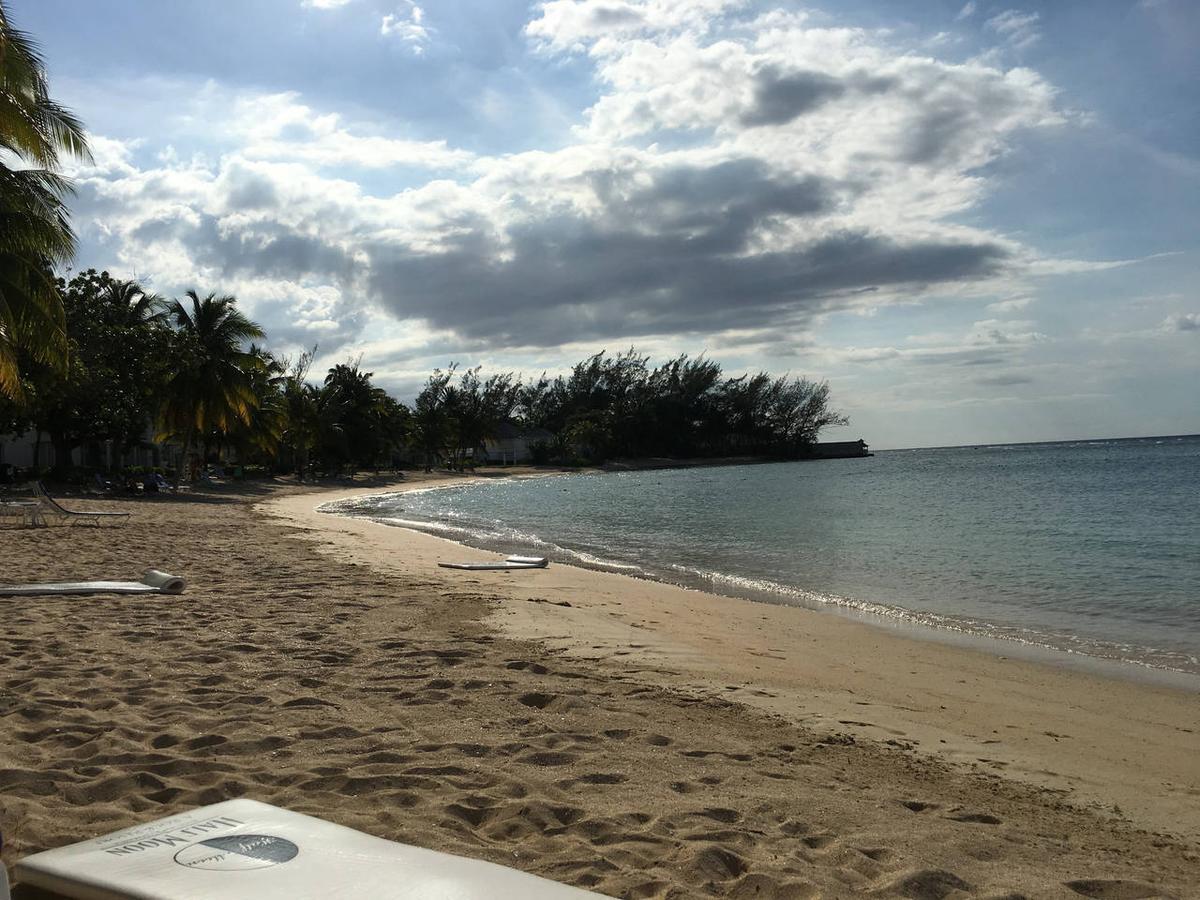 Pousada Luxury Sleeps 6, Access, *