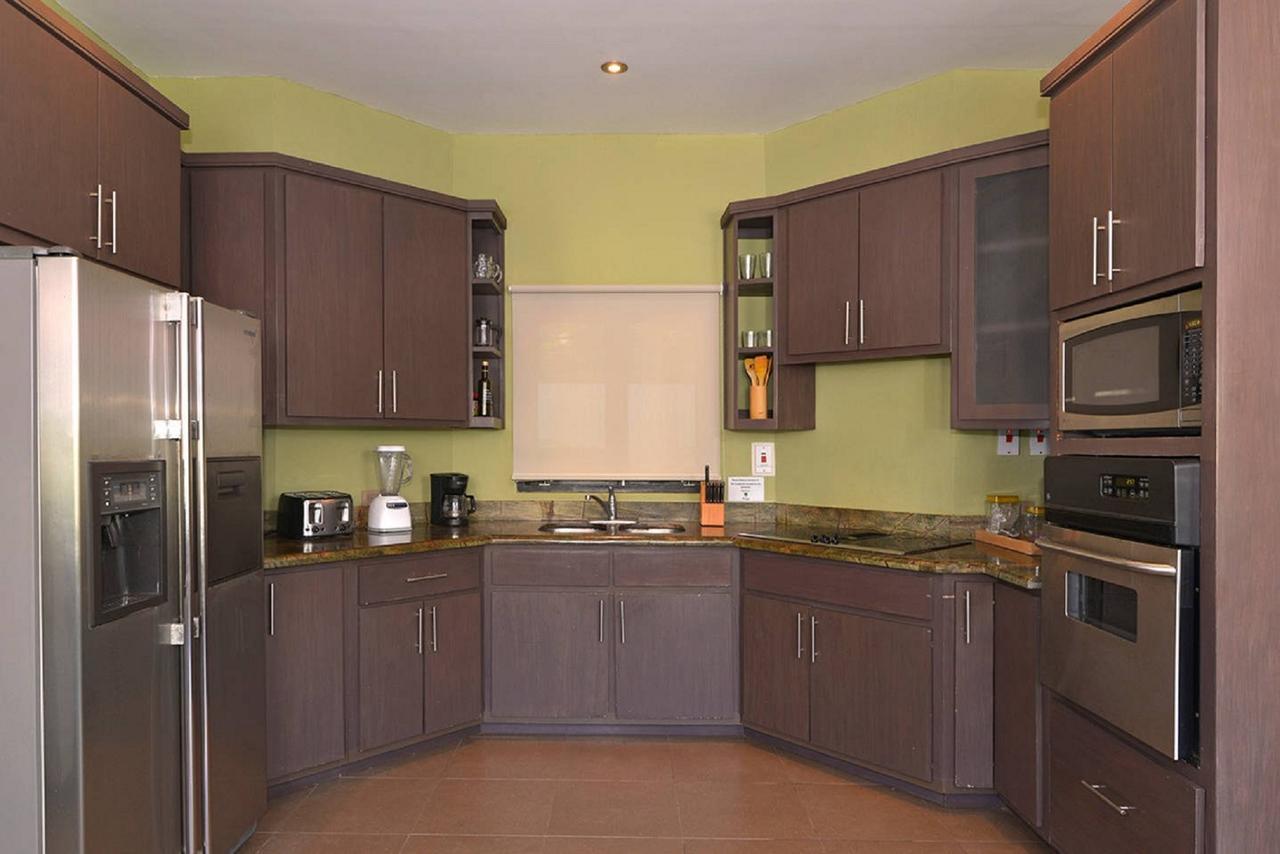 Luxury Sleeps 6, Access, Montego Bay