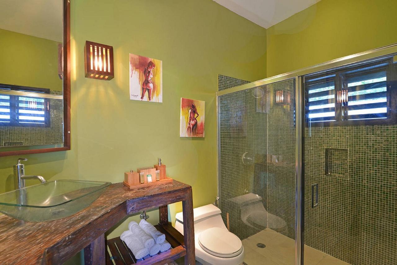 Pousada Luxury Sleeps 6, Access, *