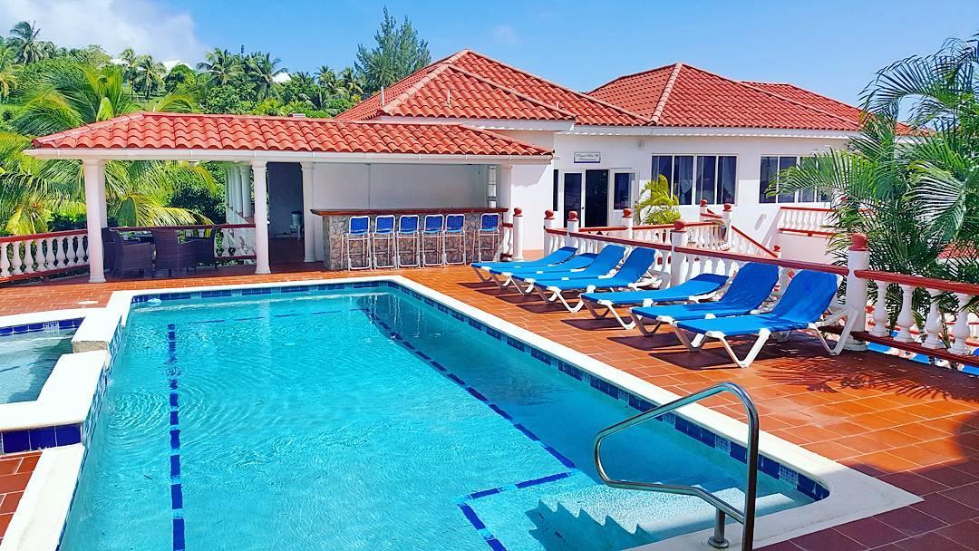 Alexandrina Hotel Kingstown