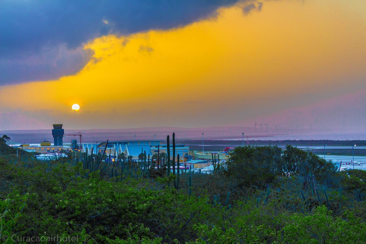 Hotel Curacao Airport 3*