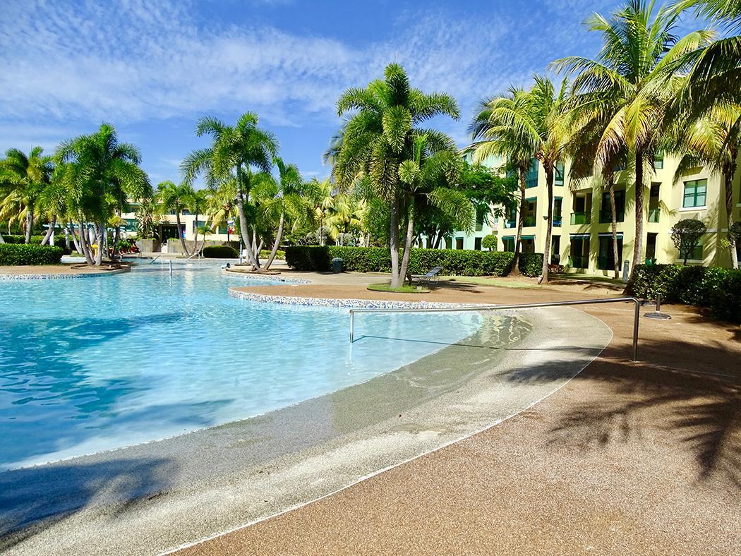Aquatika Beachfront And Rainforest Views