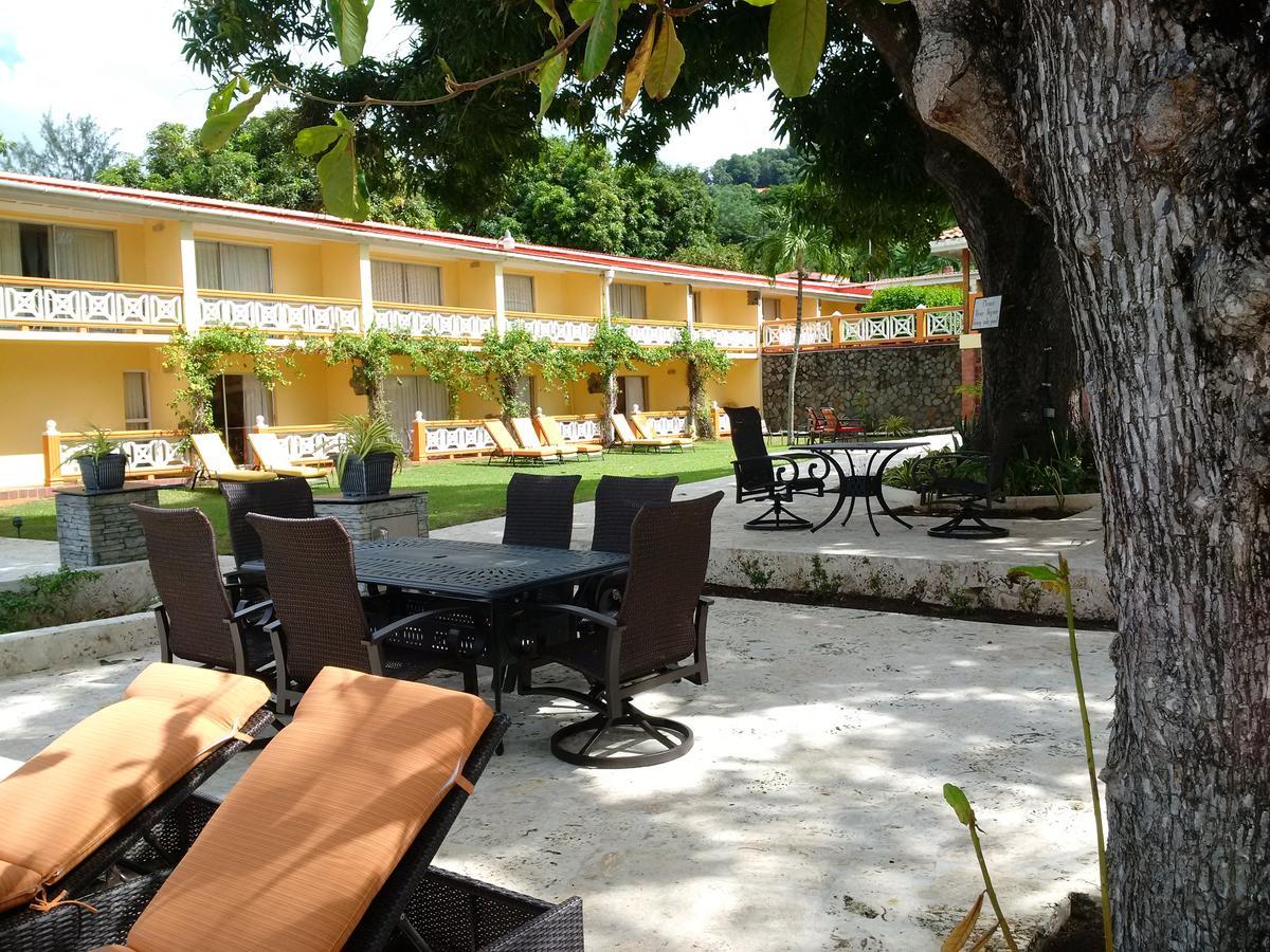 Sunset Shores Kingstown