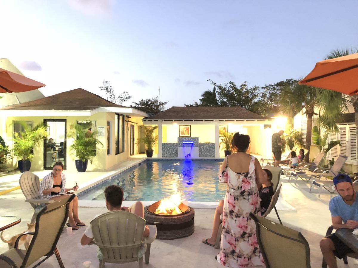 Colony Club & 3*