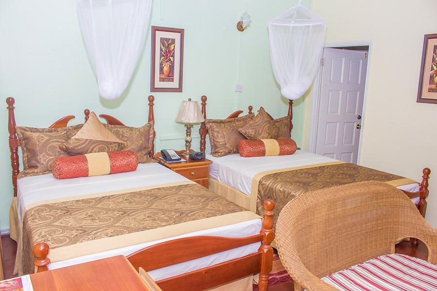 Hotel Alexandrina Kingstown