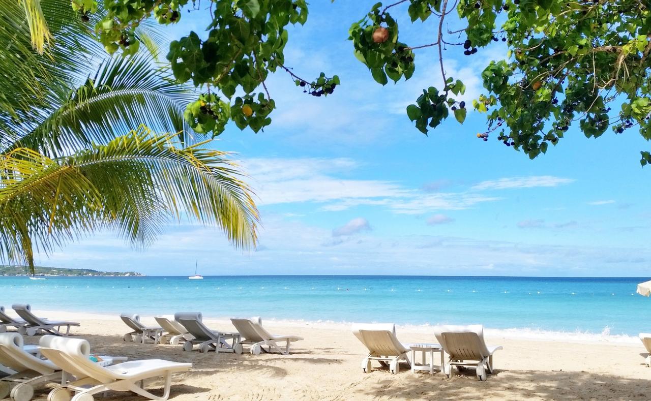 Idle Awhile Beach Hotel