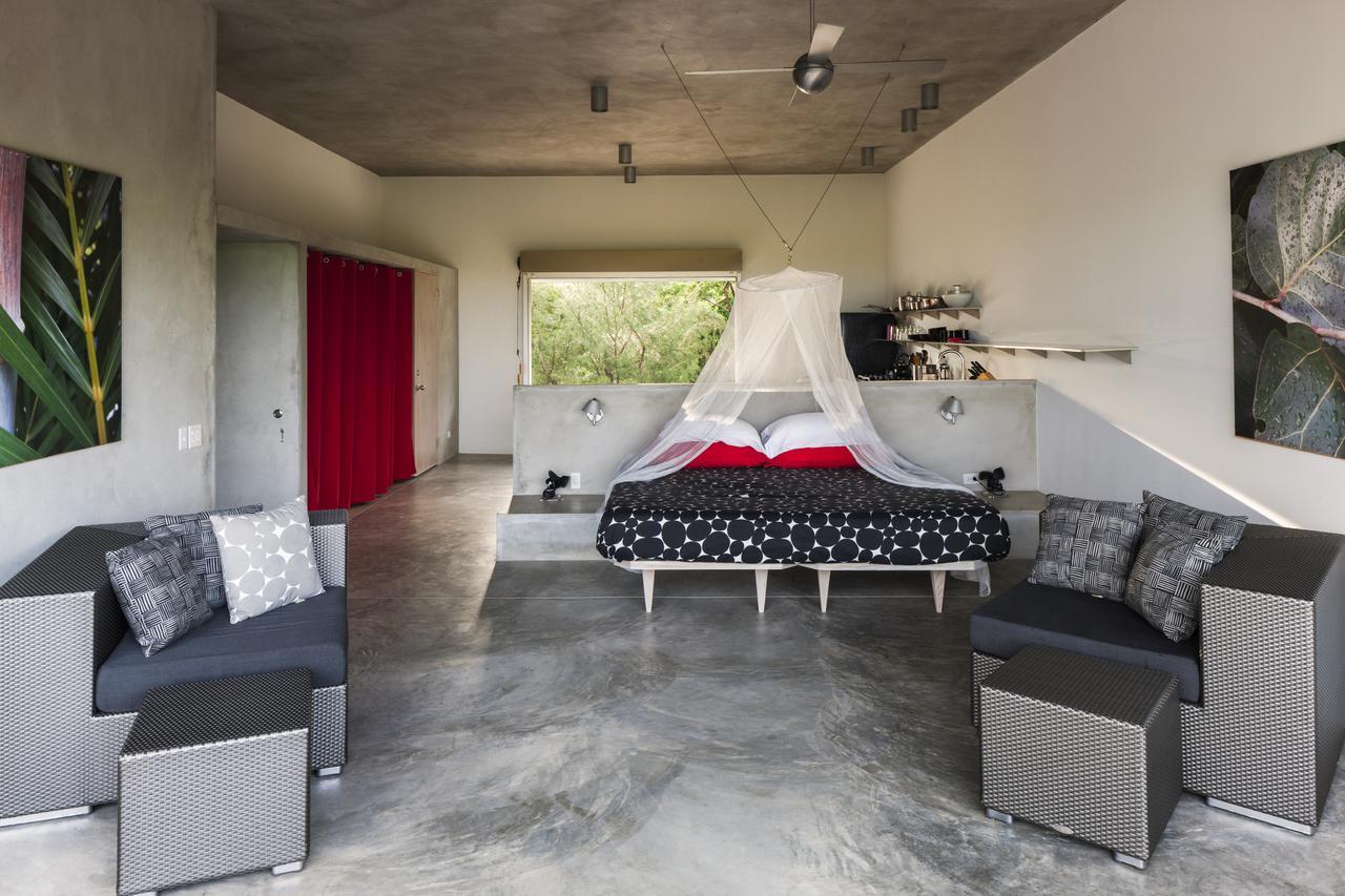 Hix Island House 3*