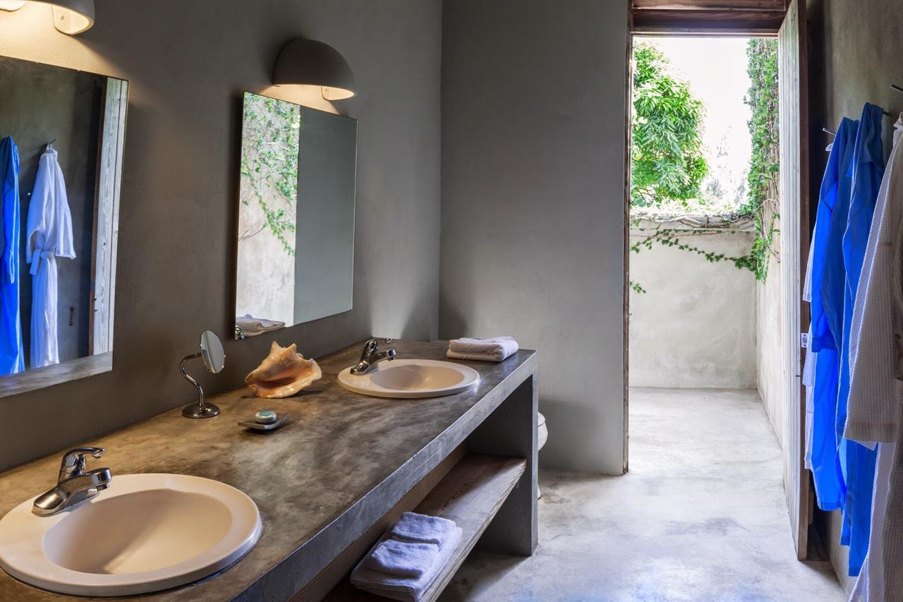 Hix Island House