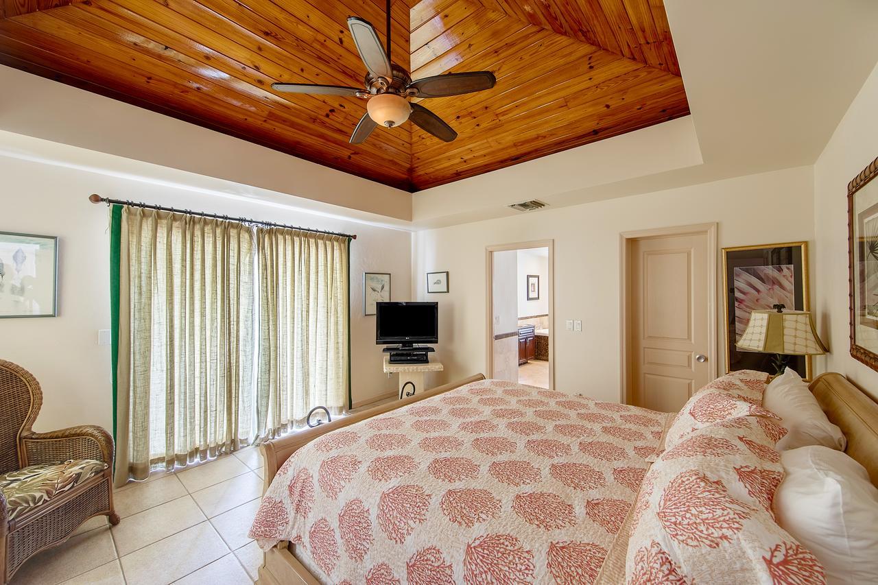Coral Gardens On 3* Grace Bay