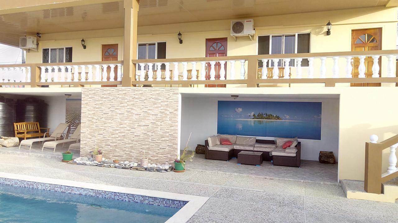 Michael's Tropical Suites Scarborough