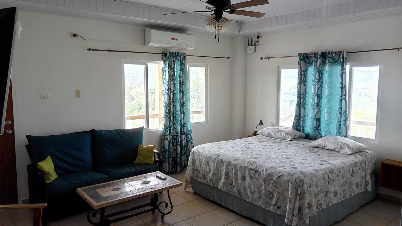 Michael's Tropical Suites Guest house *