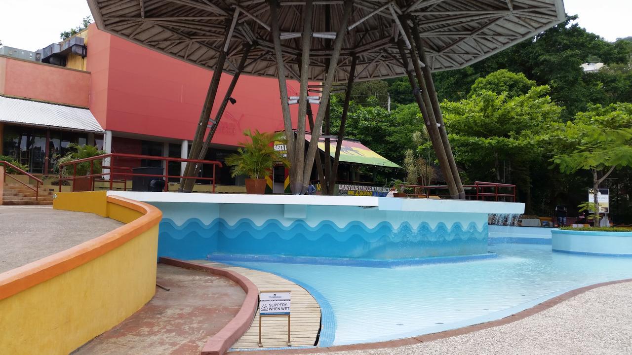 Almond Grove At Castle * Ocho Rios