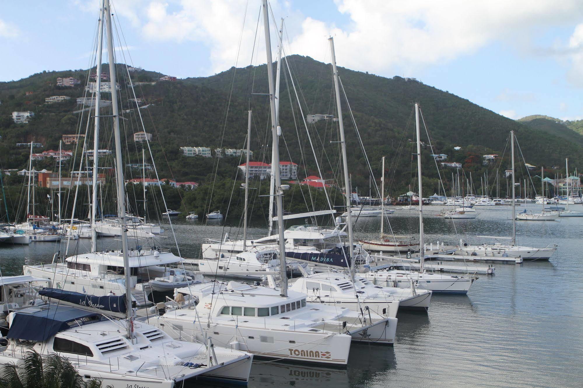 Hotel Village Cay And Marina 3*