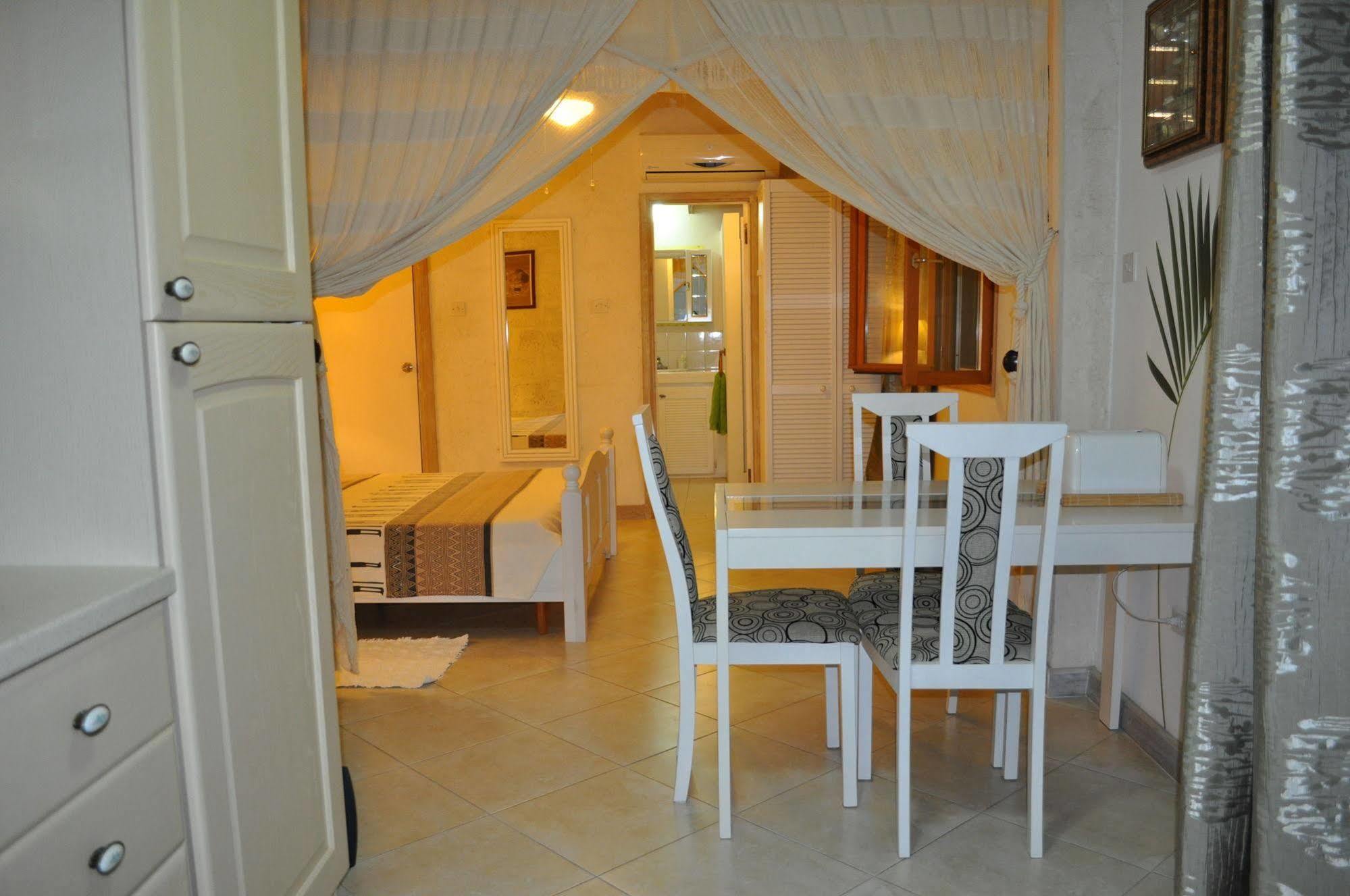 Apartment White Coconut *