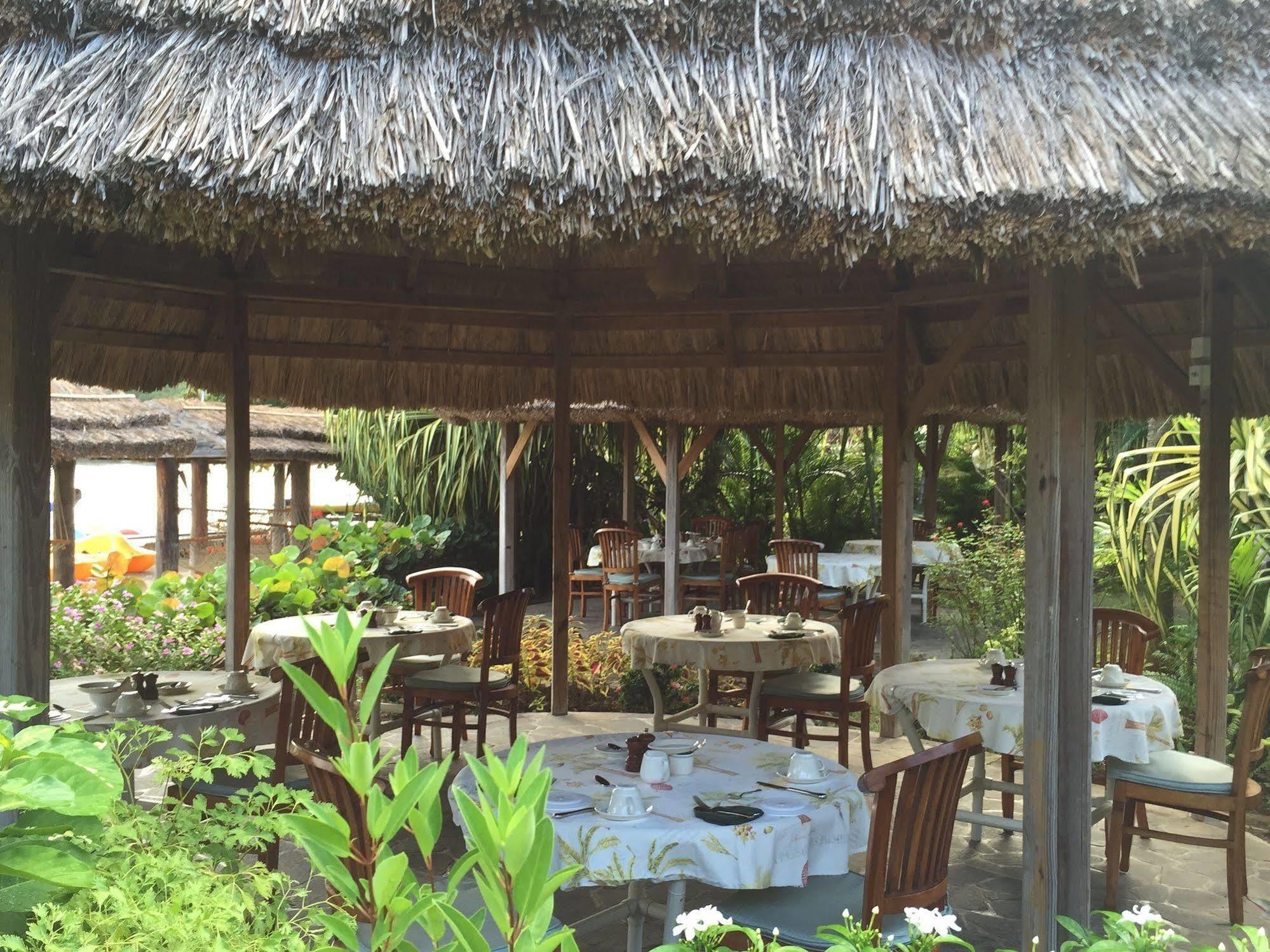 Young Island Resort 3*