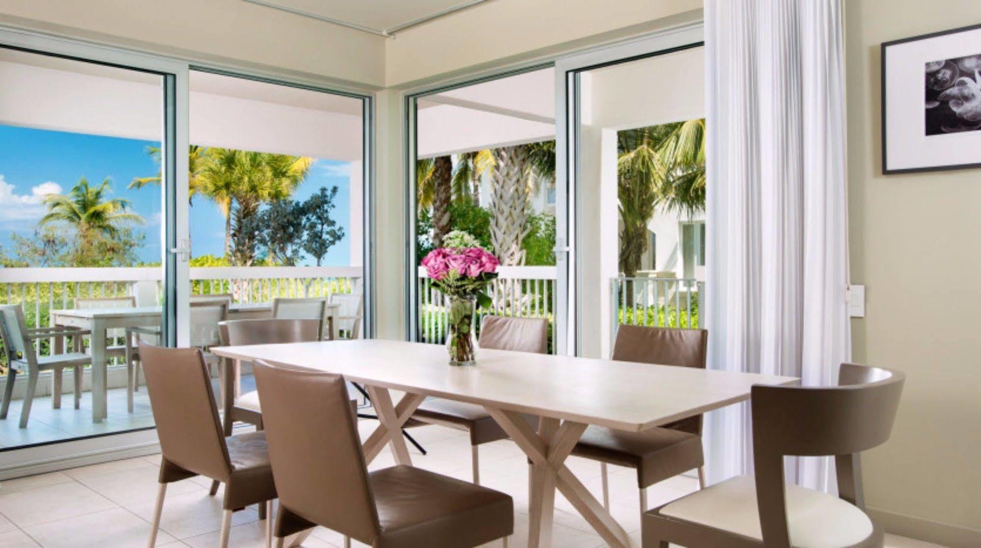Le Vele 5* Grace Bay