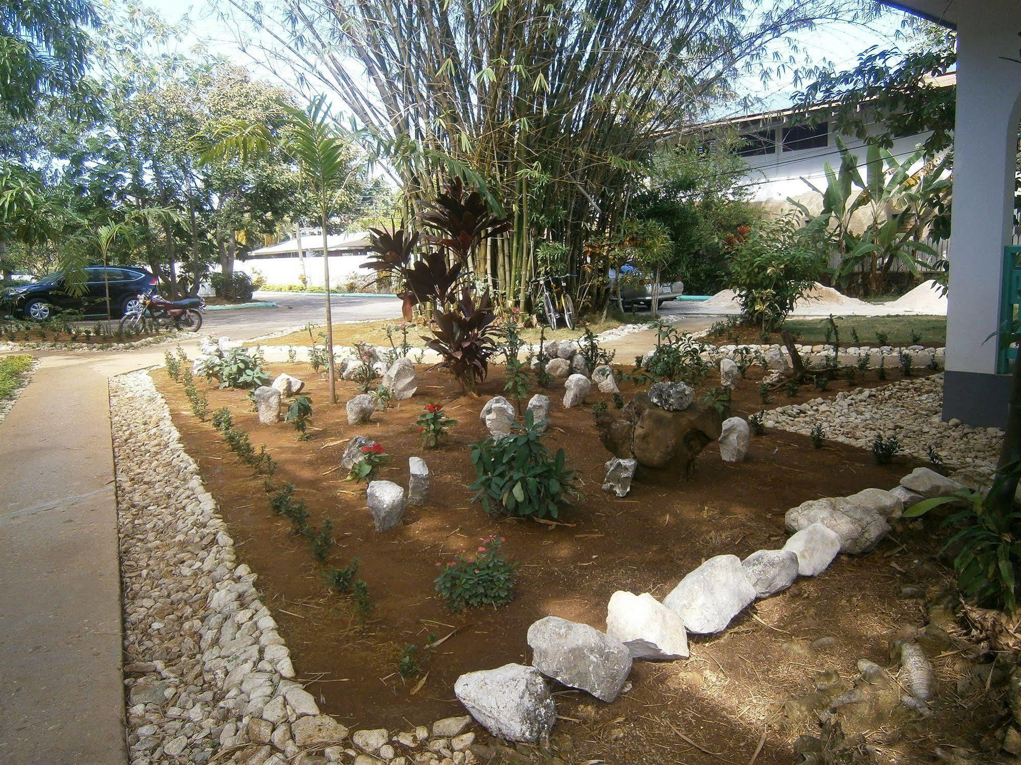 Coral Seas Garden Hotel