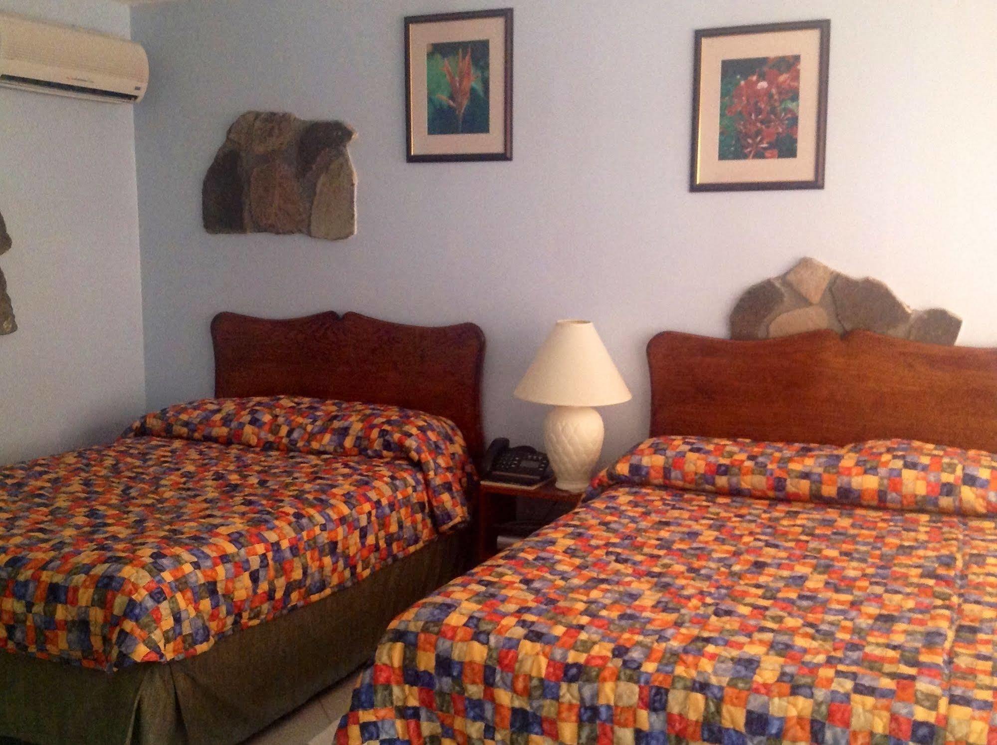 Sunset Shores Hotel 3*