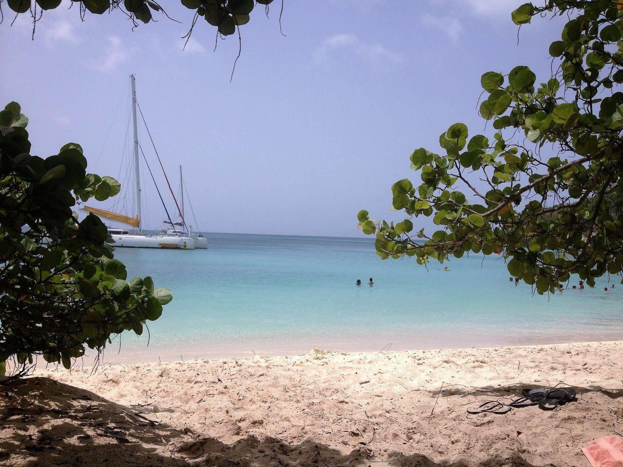 Ti.maanga Vue Pieds Dans L'eau Saint-Francois (Grande-Terre)