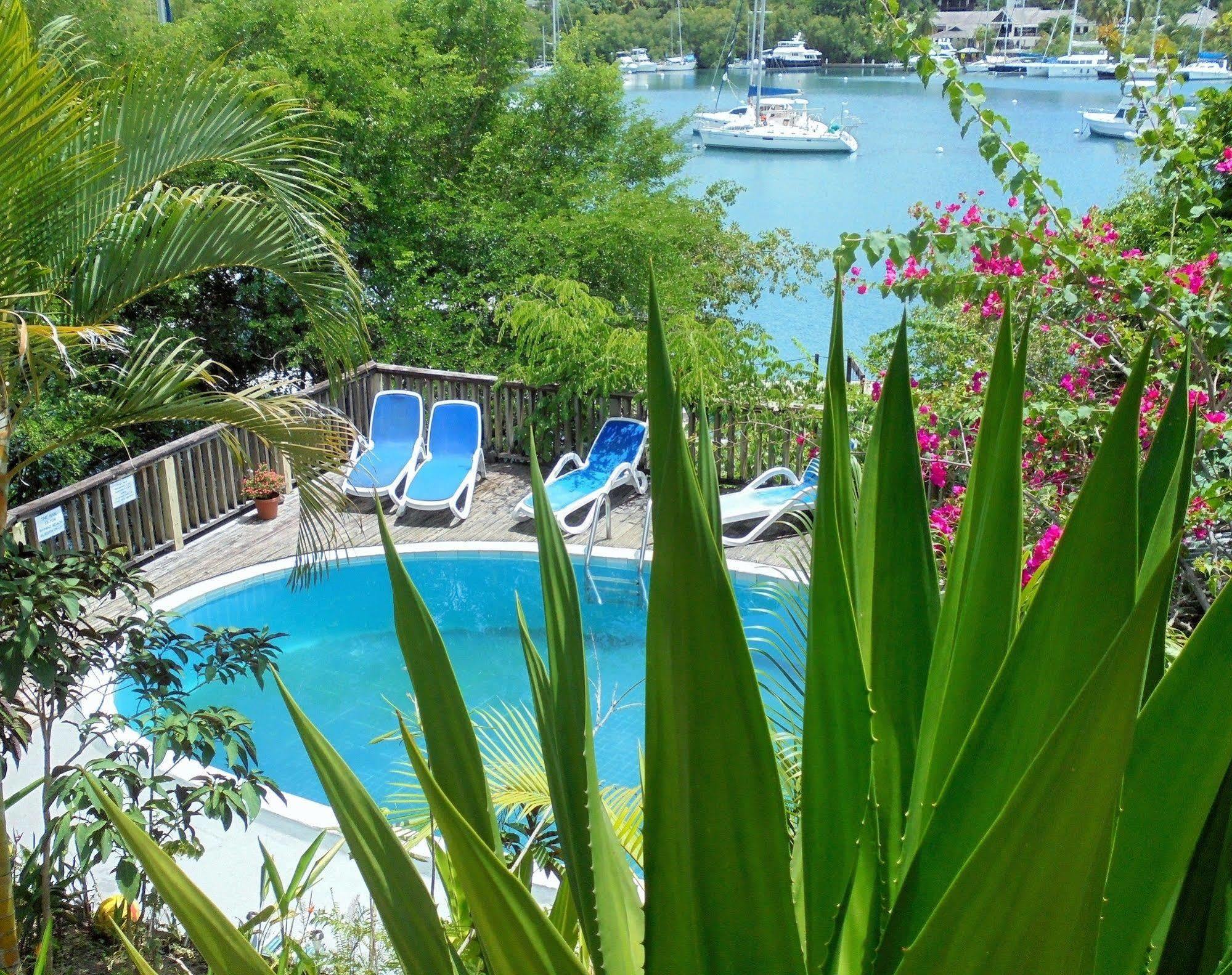 Mango Beach Bed & Breakfast 3*