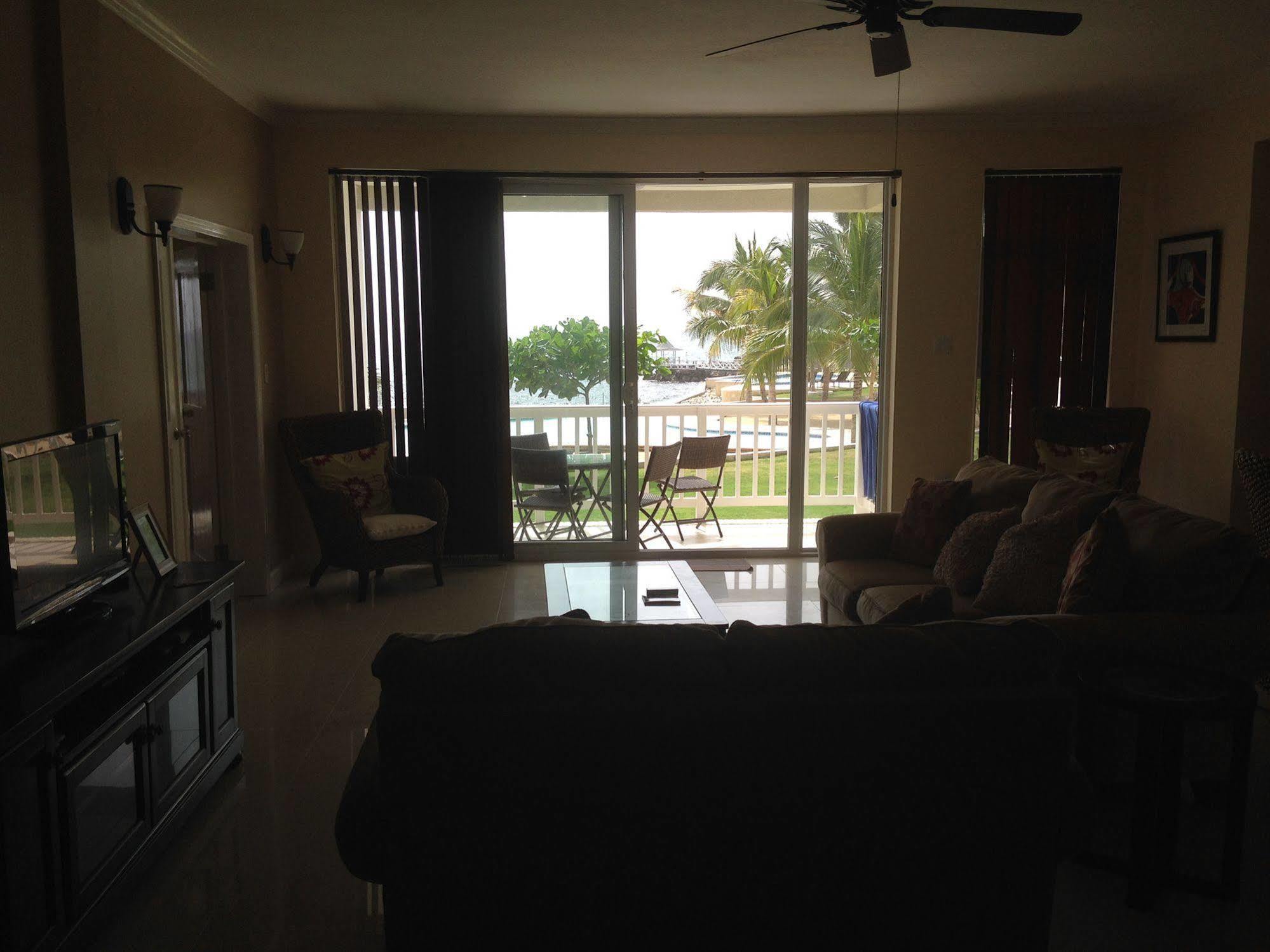 Whispering Seas Jamaica Hotel *