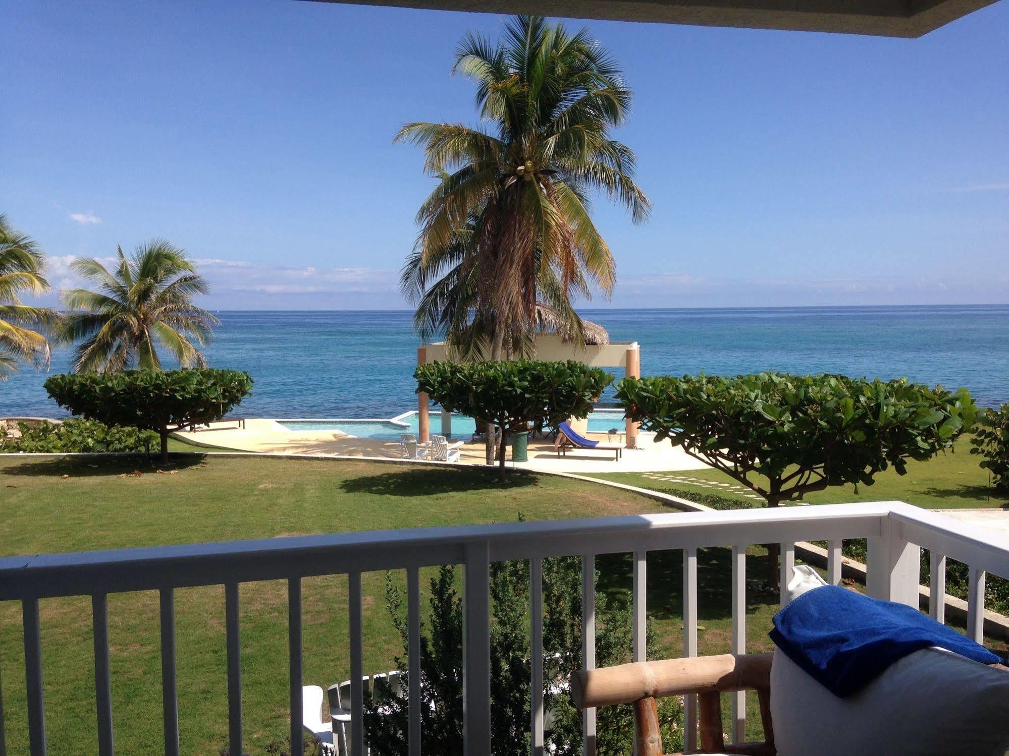 Whispering Seas Jamaica Hotel *
