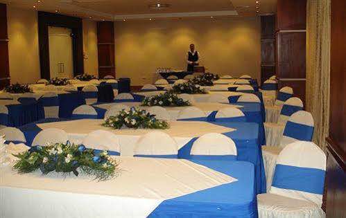 Century Plaza Hotel 3*