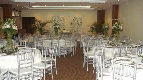 Century Plaza Hotel 3*