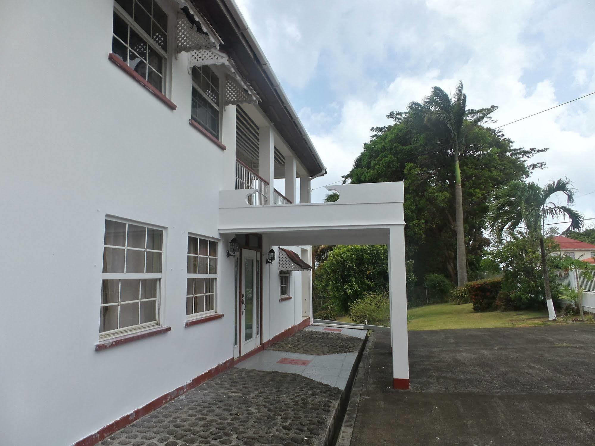 Rnm The Clubhouse Hotel