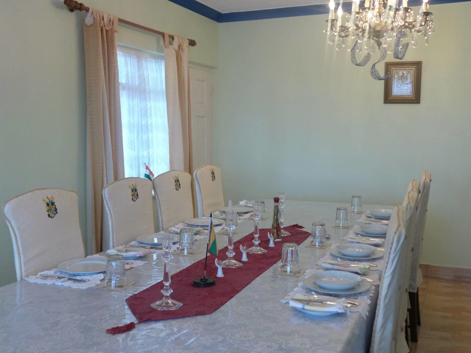 Rnm The Clubhouse Hotel