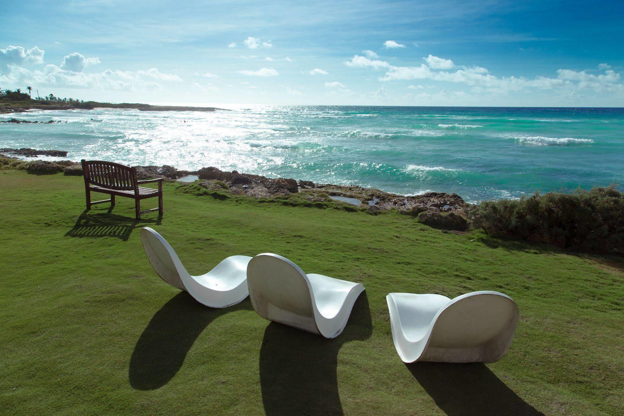 Ocean Spray Apartment *