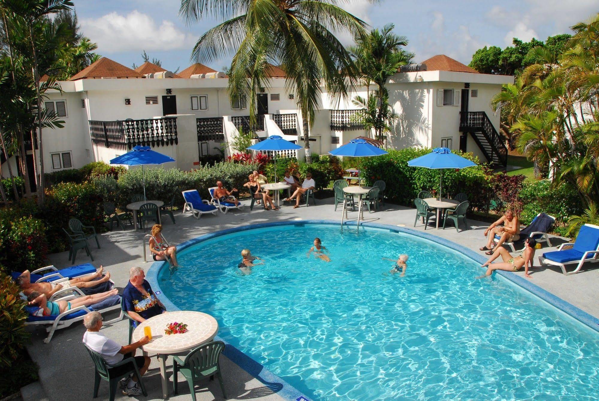 Plum Tree Club Apartamento Christ Church