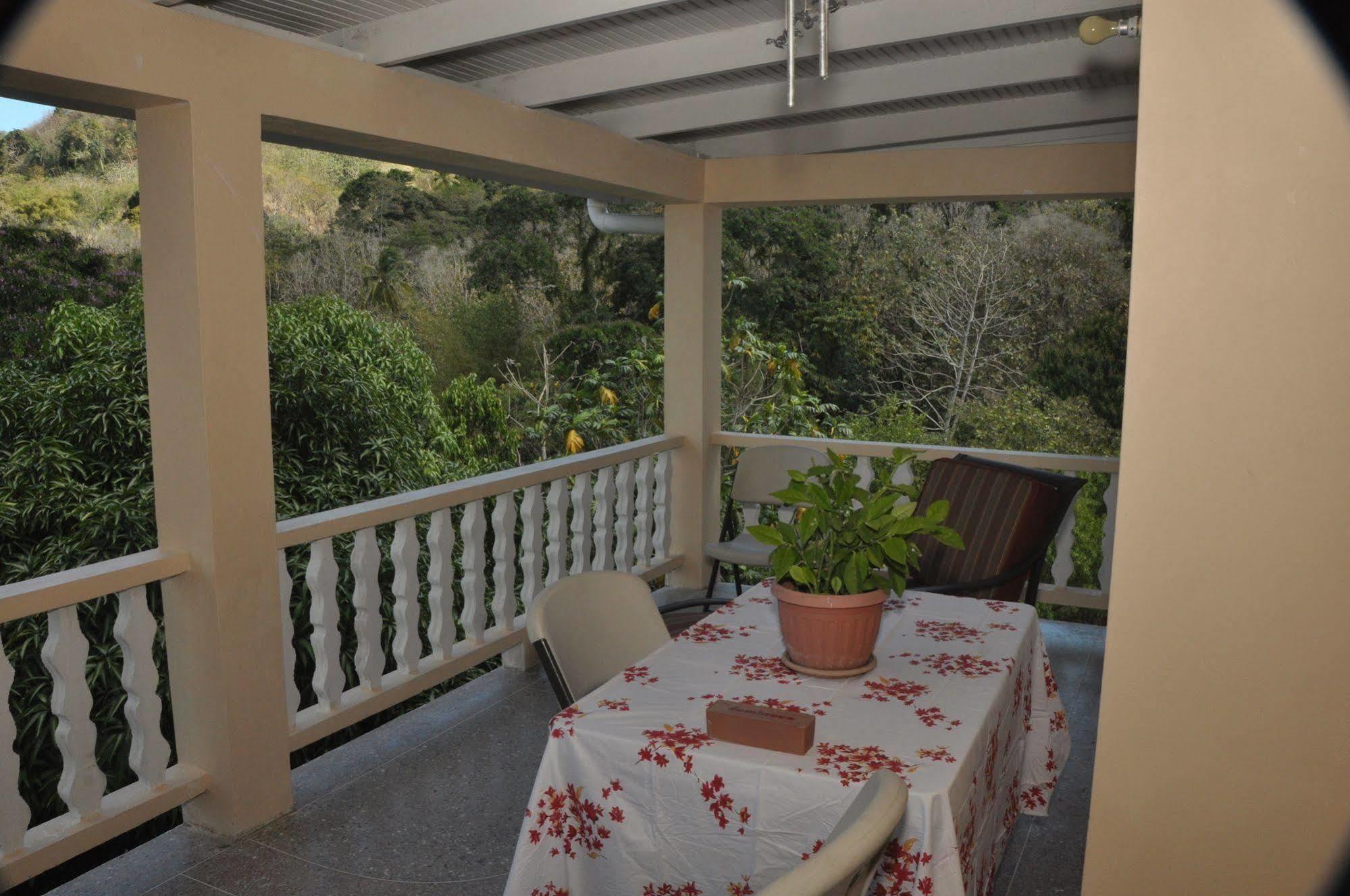 Bed & Breakfast Len And Leona Hideout 2*