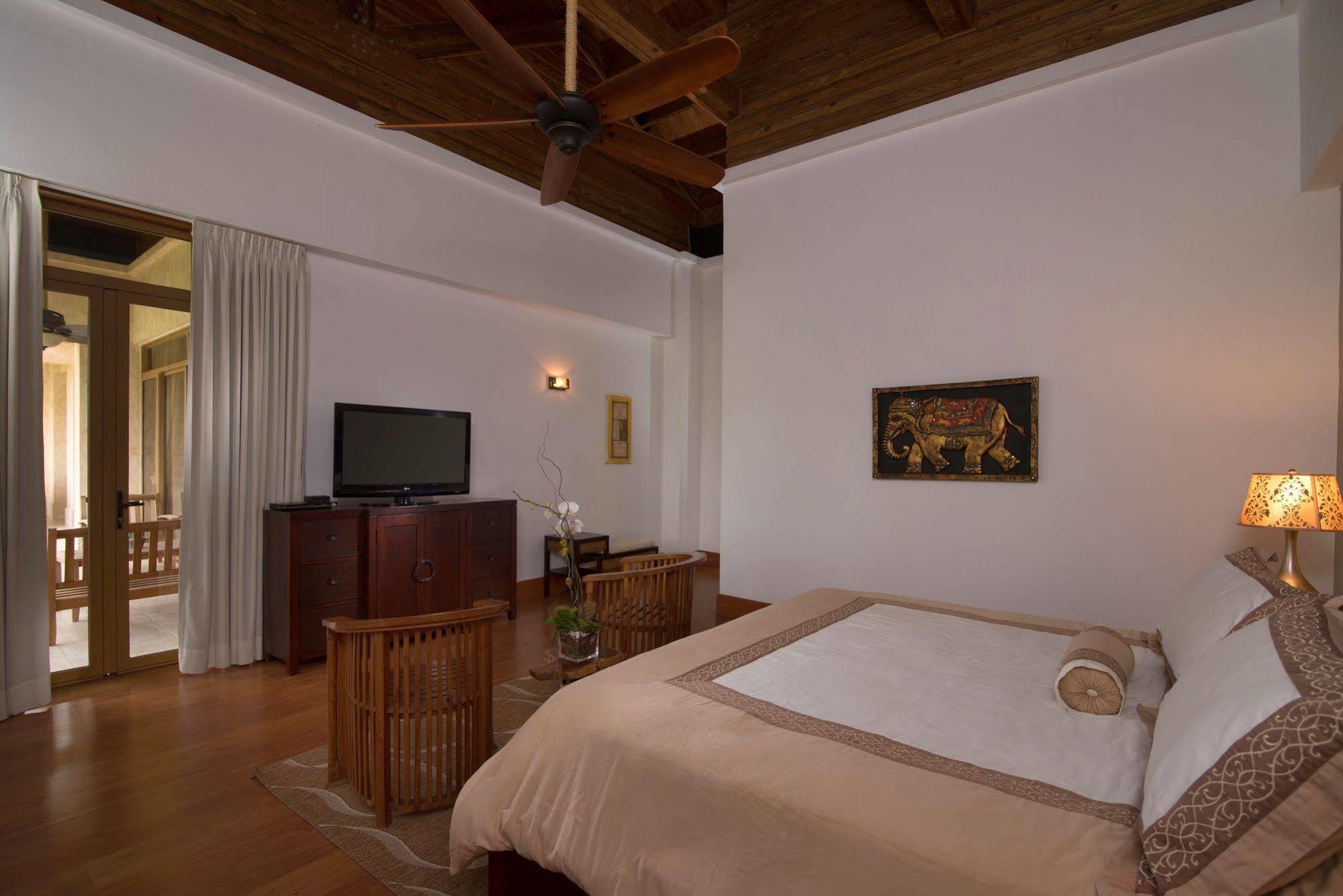 Los Altos Residences By Mint La Romana