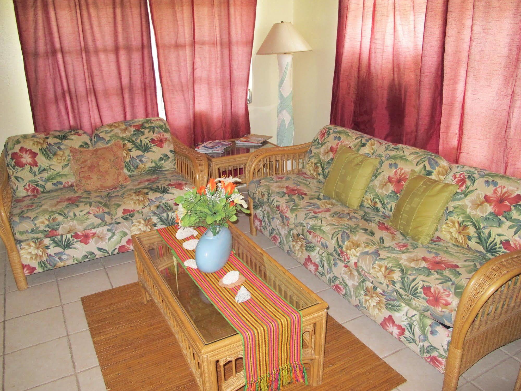 Eldemire's Tropical Island Inn George Town