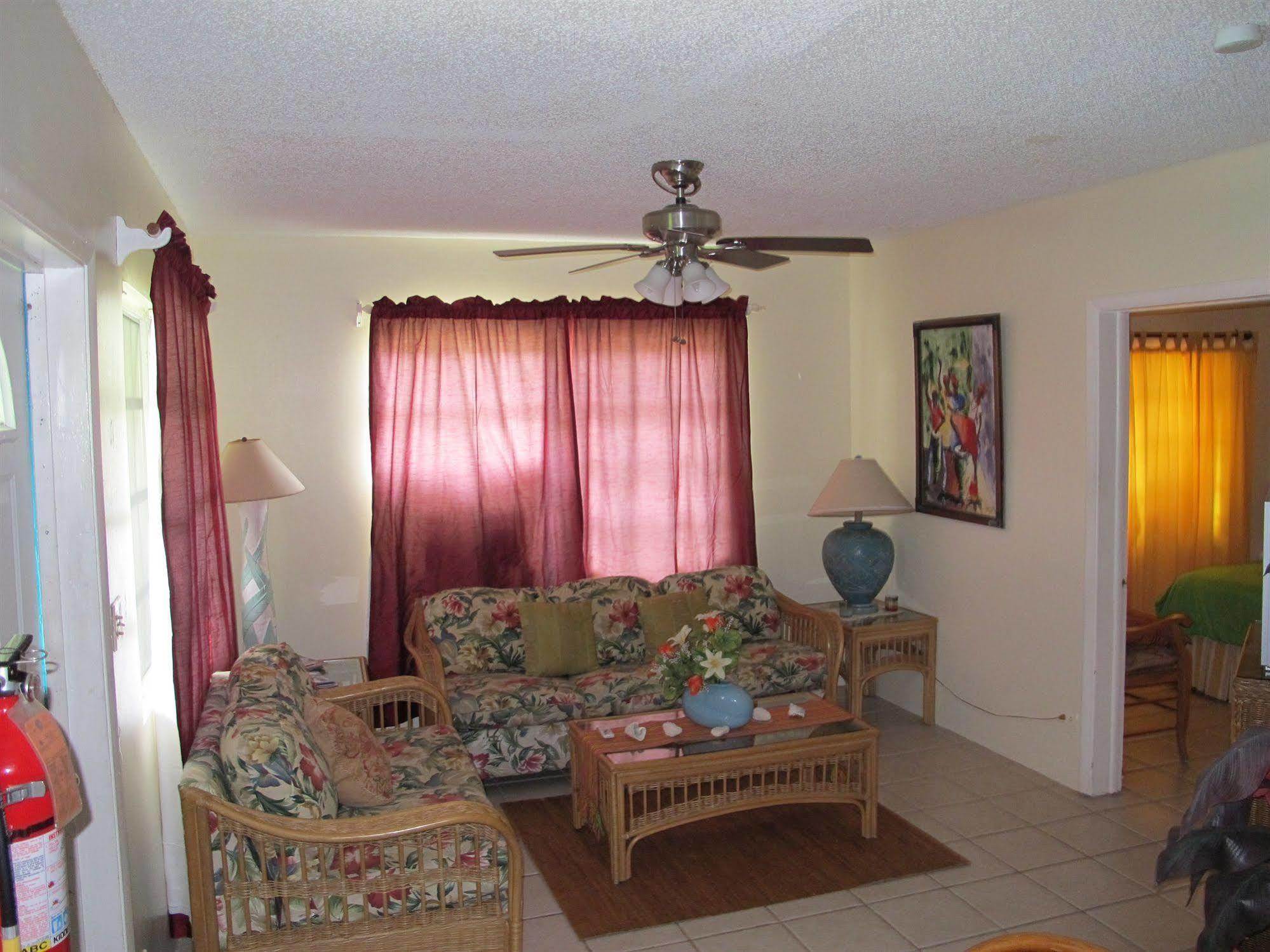Eldemire's Tropical Island Inn 3*