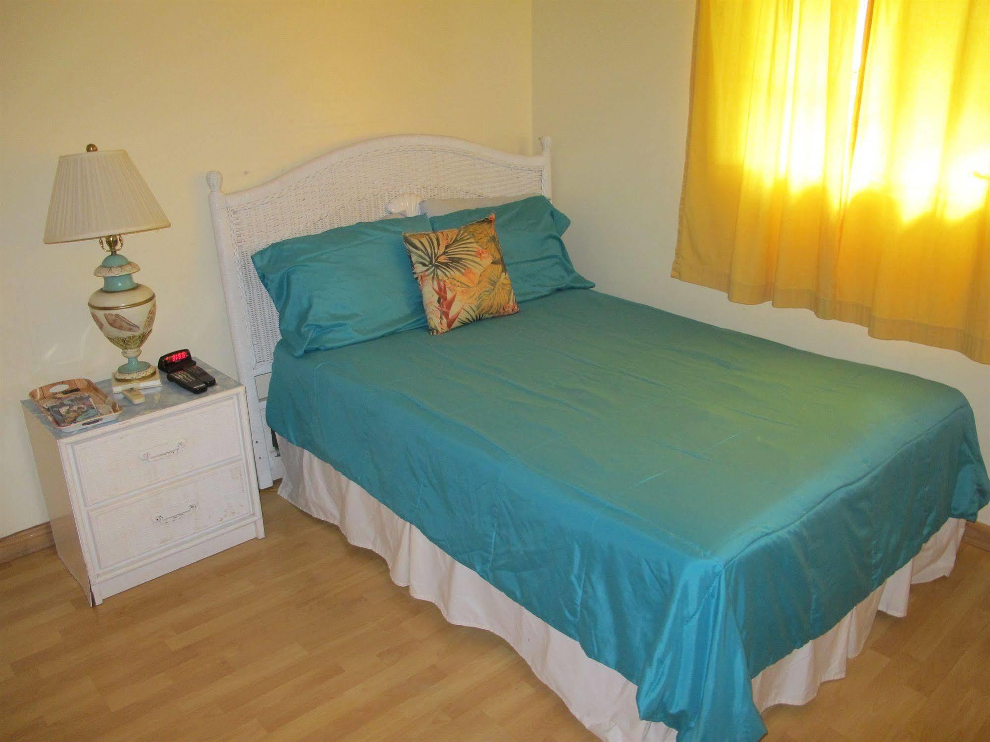 Eldemire's Tropical Island Inn