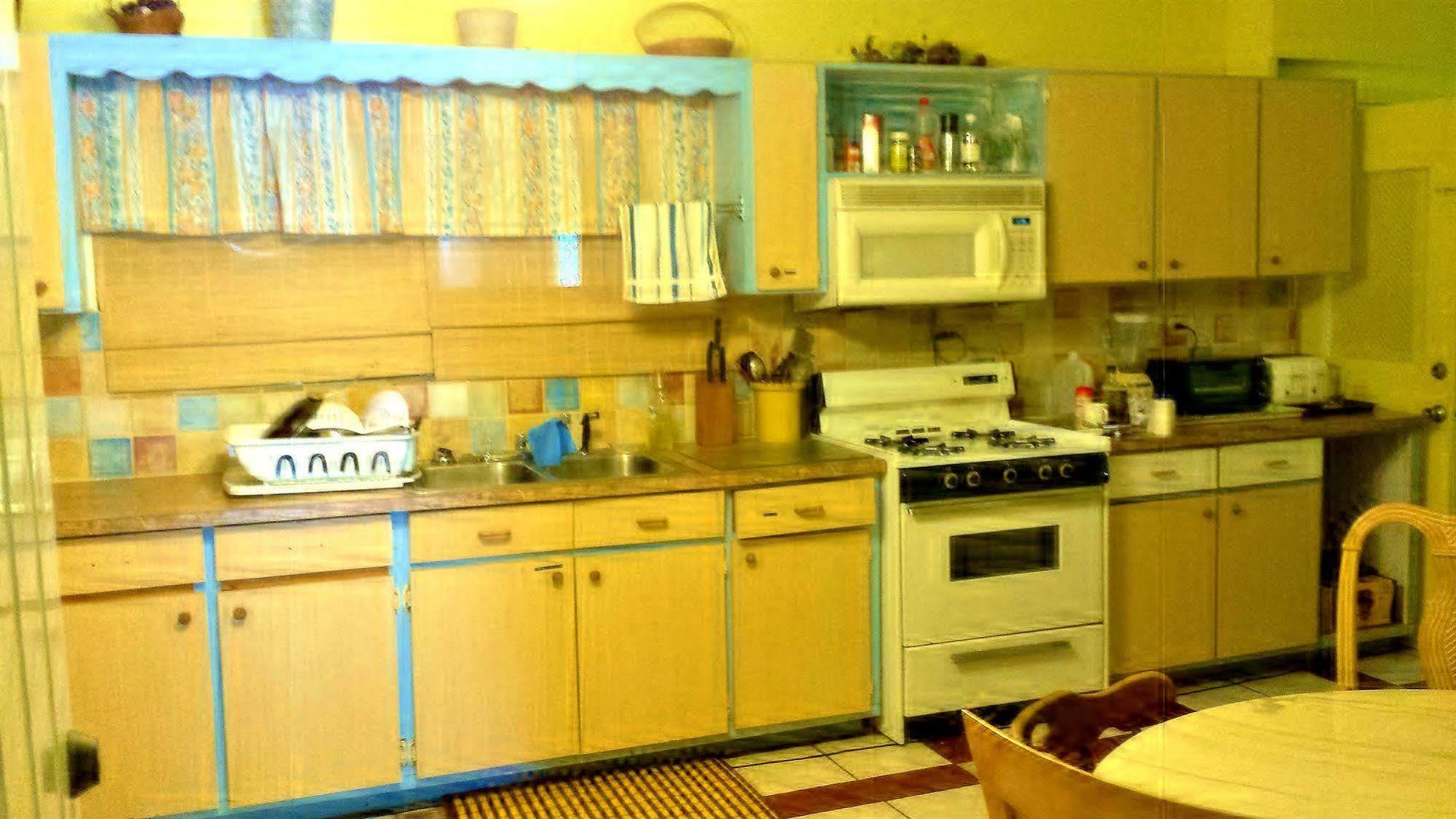 Inn Eldemire's Tropical Island 3*